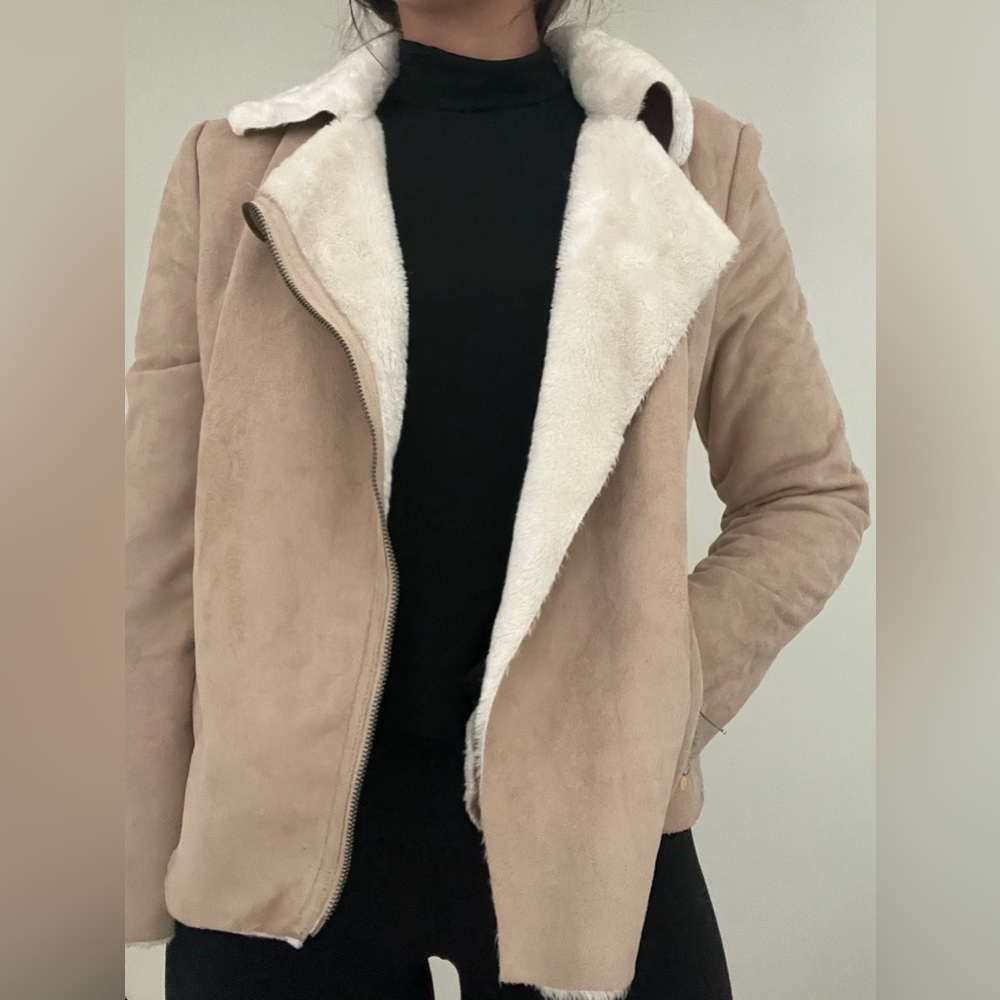 Forever 21 Faux Fur Cropped Beige Jacket